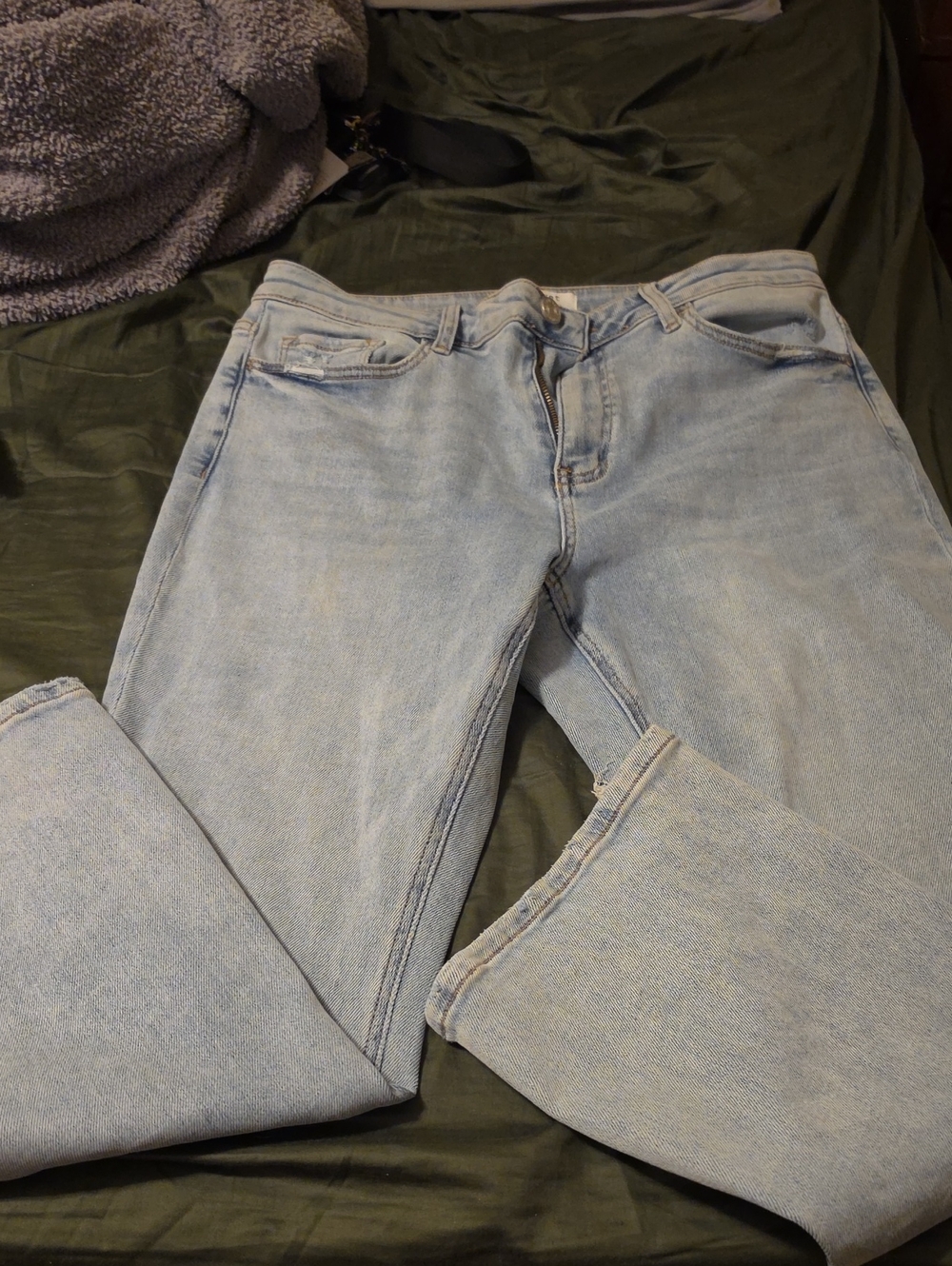 Women's Light Blue Flare Jeans - Classic High-Rise Style